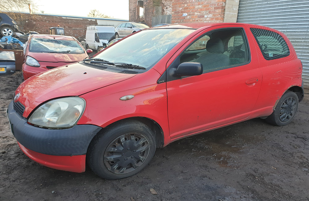 Toyota Yaris GS VVTI Door window glass passenger side front